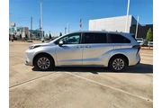 $38961 : Toyota Sienna 2025 LE 8-Pass thumbnail