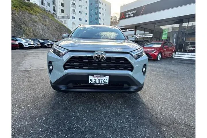$31890 : Toyota RAV4 2023 AWD XLE Pre image 4