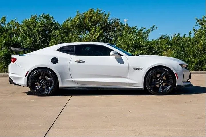 $25019 : Chevrolet Camaro 2021 LT 2dr image 5