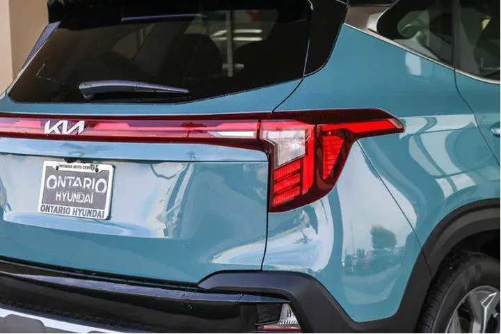 $19894 : Kia Seltos 2024 S 4dr SUV image 9