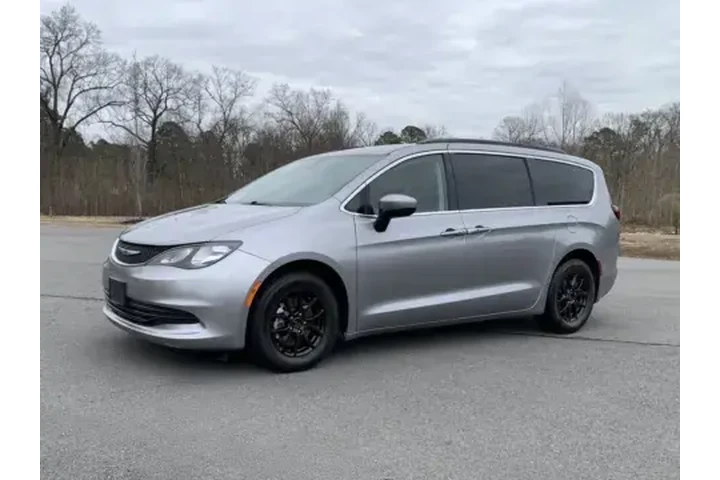 $20900 : 2020 VOYAGER LXI image 3