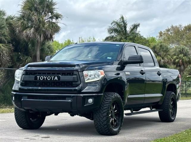 $26900 : Se vende Toyota Tundra Crewmax image 10