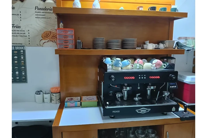 Venta cafe-restaurante. image 2