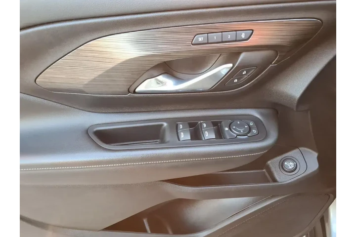 $27842 : GMC Terrain 2024 SLT 4dr SUV image 8