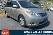 PRE-OWNED 2017 TOYOTA SIENNA