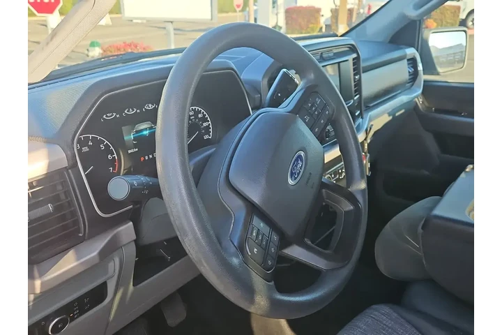 $37500 : Ford F-150 2023 4x4 Lariat 4 image 2