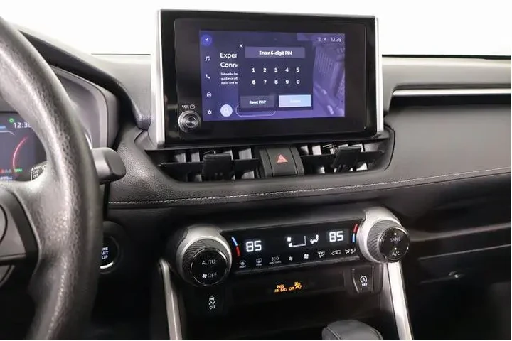 $26415 : Toyota RAV4 2023 AWD XLE 4dr image 5