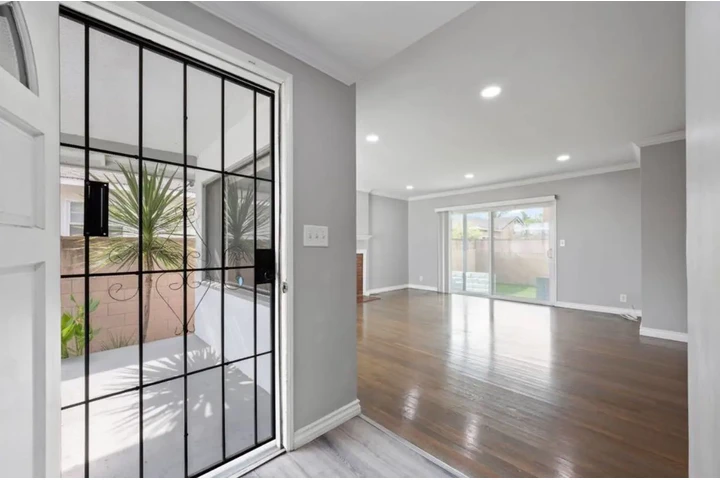 $2500 : we are renting now image 3