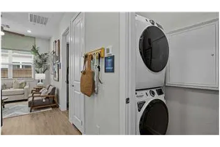 $1448 : Rental property with 1 bedro image 6