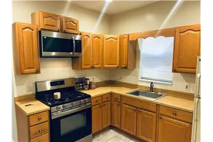 $2200 : Rental property with 2 bedro image 8