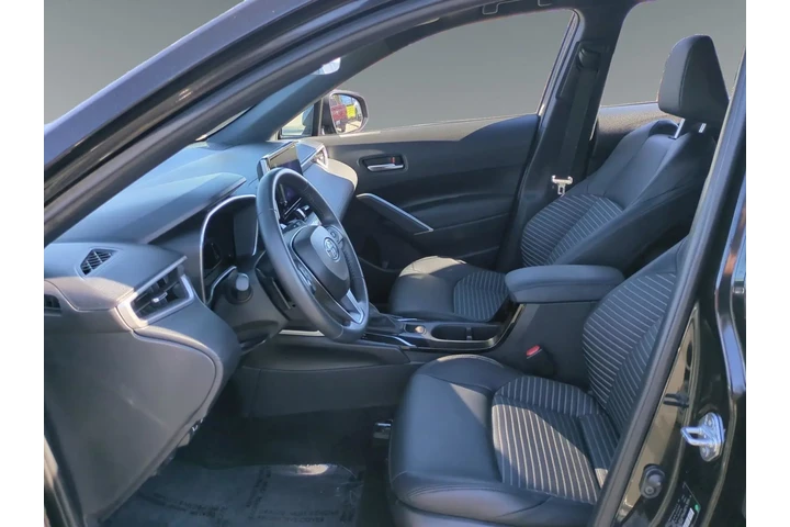 $30465 : Toyota Corolla Cross Hybrid image 3