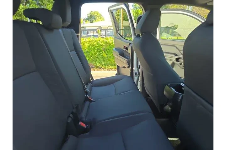 $35995 : Toyota Tacoma 2024 4x4 SR 4d image 10