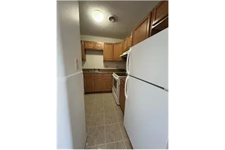 $700 : Rental property with 2 bedro image 5
