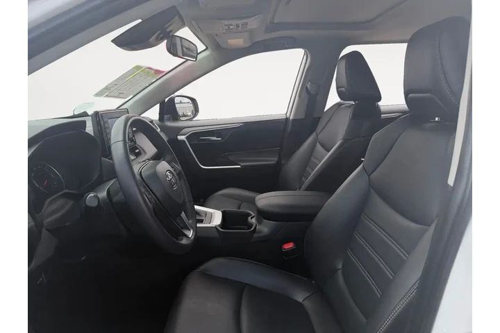 $30990 : Toyota RAV4 2022 XLE Premium image 9