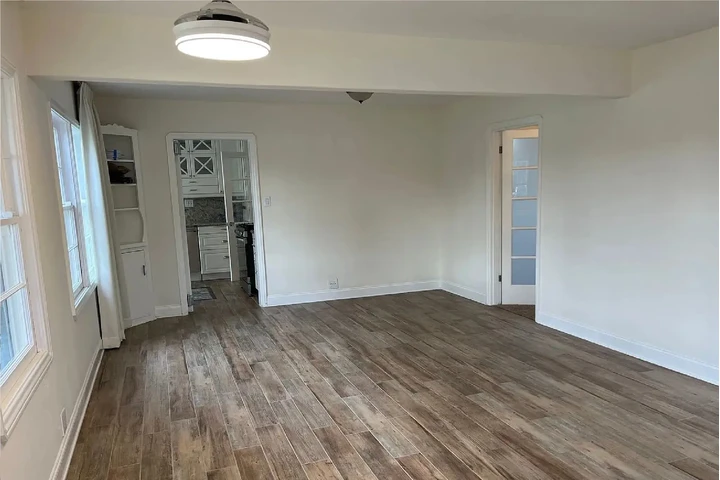 $950 : Hard Wood Bonus Room home image 3