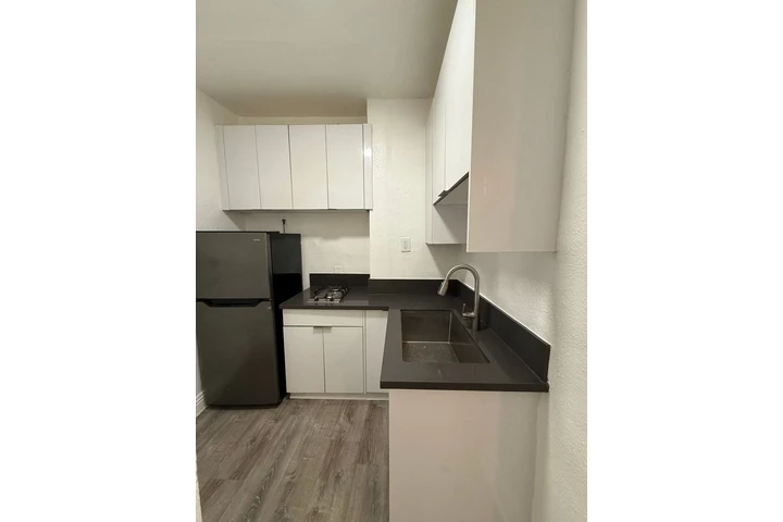 $1450 : 1443 S  BONNIE BREA image 3