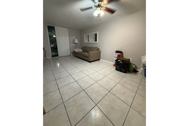 $900 : Renta en Brickell image 1