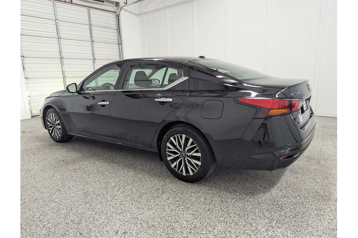 $21997 : Nissan Altima 2023 2.5 SV 4d image 4