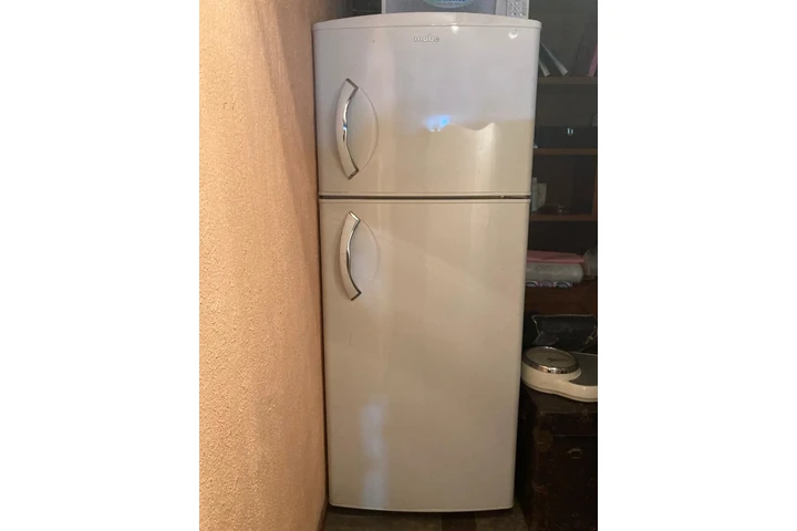 $6150 : Refrigerador Blanco Mabe Usado image 1