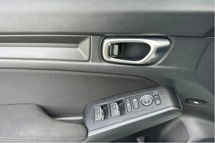 $25981 : Honda Civic 2024 LX 4dr Seda image 10