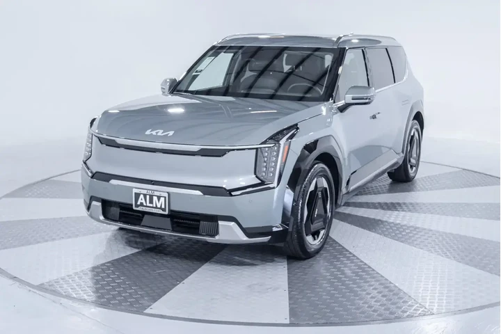 $37460 : Kia EV9 2024 AWD Land 4dr SU image 1