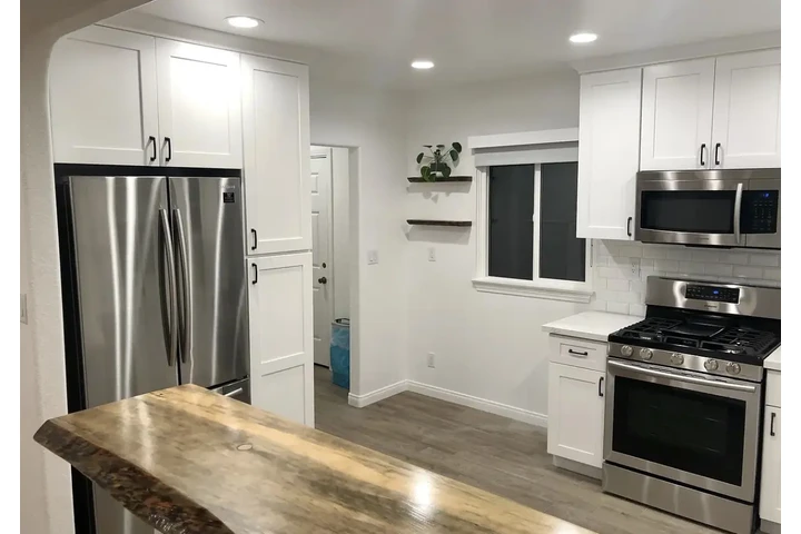 $1050 : updated Spanish-style Home image 5