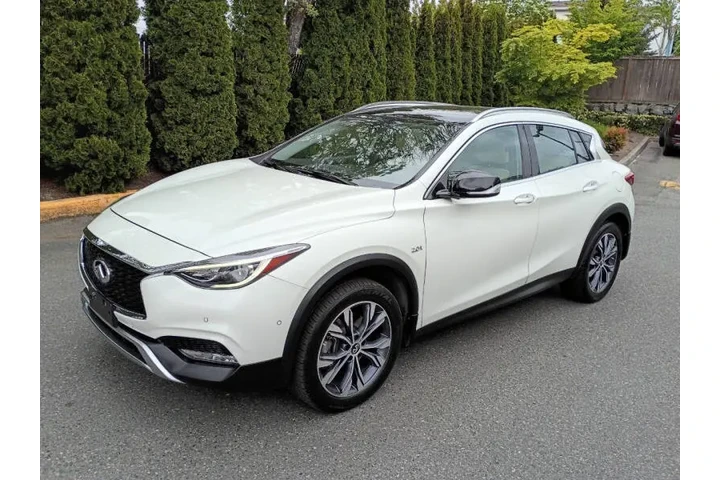 $10900 : 2017 QX30 Premium image 3