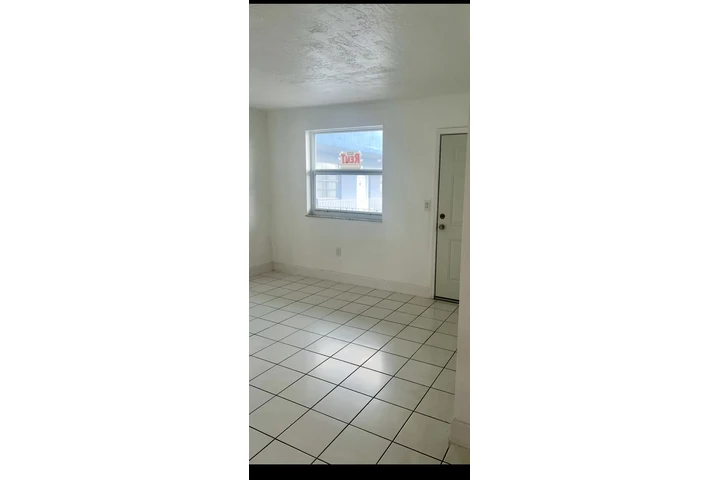 $1975 : Amplio apartamento image 1