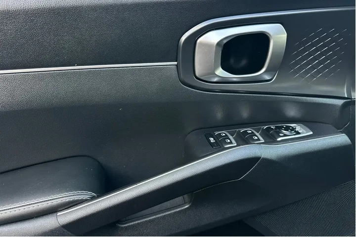 $27900 : Kia Sorento 2024 AWD S 4dr S image 10