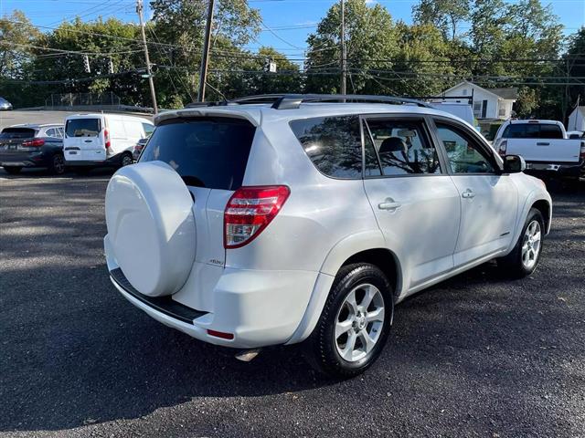 $10900 : 2011 TOYOTA RAV42011 TOYOTA R image 4