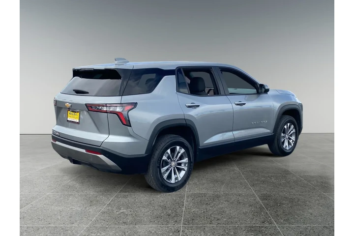 $32751 : Chevrolet Equinox 2025 LT 4d image 2