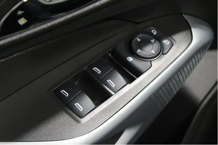 $20971 : Chevrolet Trax 2025 LS 4dr C image 4