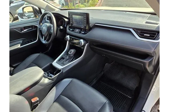 $27995 : Toyota RAV4 2022 XLE Premium image 9