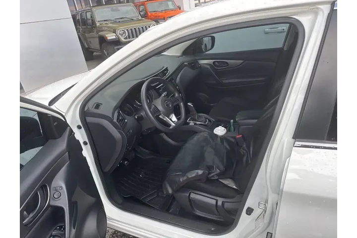 $14899 : Nissan Rogue Sport 2021 S 4d image 6