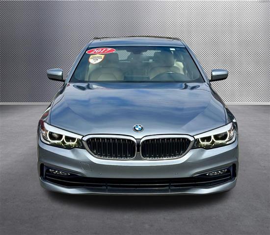 $21811 : 2017 BMW 5 Series 530i image 2