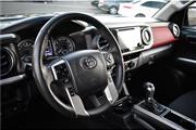 $32995 : 2018 Toyota Tacoma Double Cab thumbnail