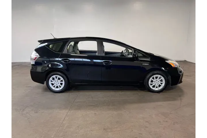 $13543 : Toyota Prius v 2012 image 2