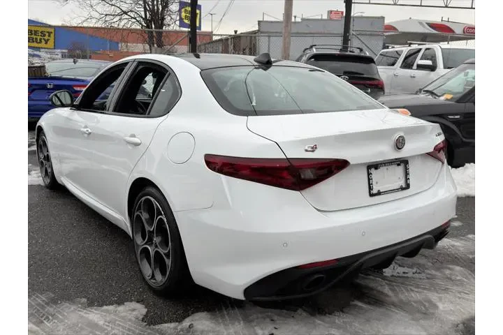 $24495 : Alfa Romeo Giulia 2022 AWD T image 6