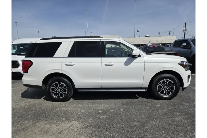 $37991 : Ford Expedition 2022 4x2 XLT image 4