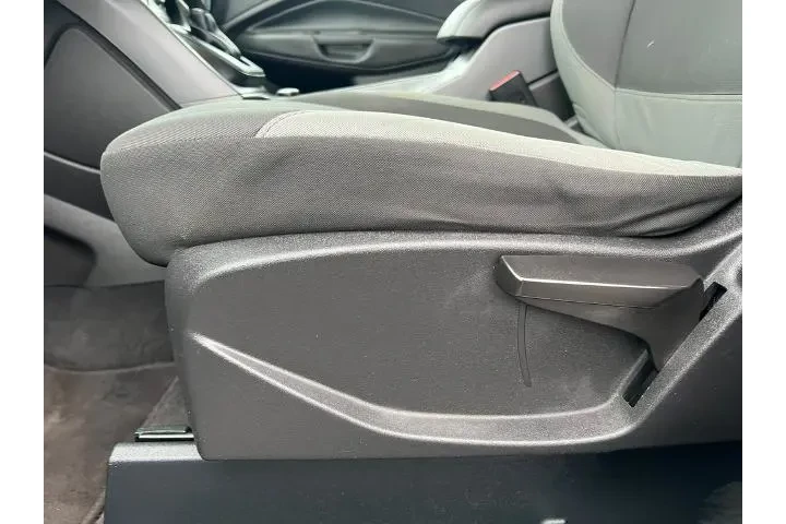 $8495 : Ford Escape 2016 S 4dr SUV image 9