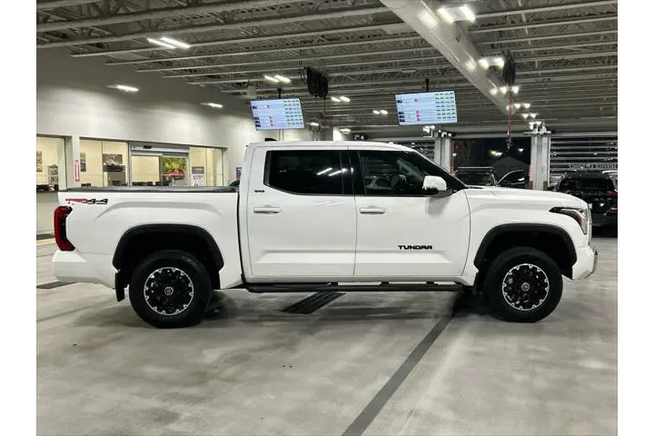 $39945 : Toyota Tundra 2022 4x4 SR5 4 image 8