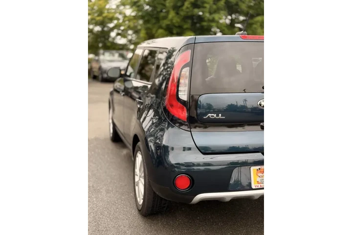 $9500 : 2018 Soul + image 10