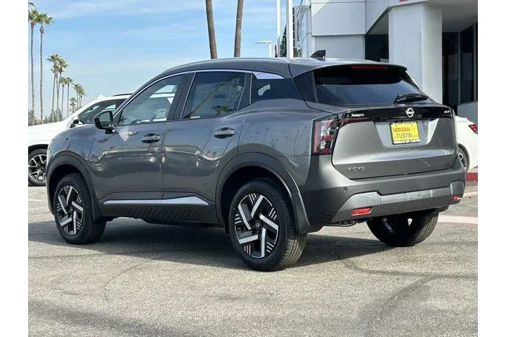 $27445 : Nissan Kicks 2026 SV 4dr Cro image 2