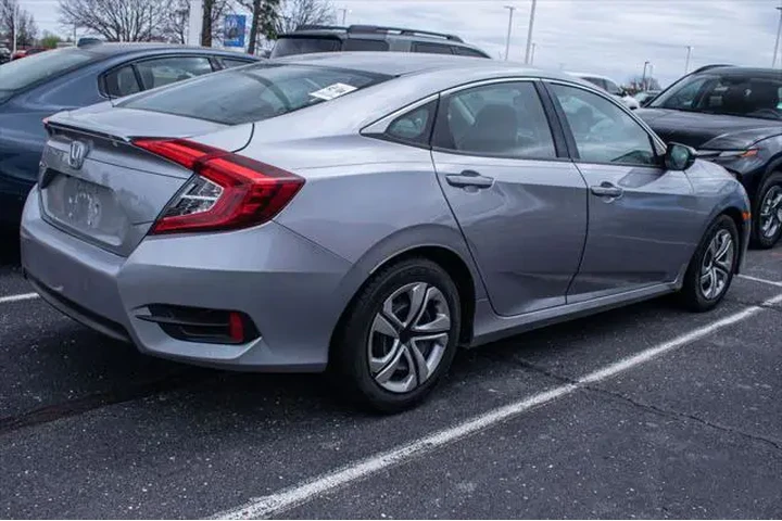$17500 : Honda Civic 2016 LX 4dr Seda image 4