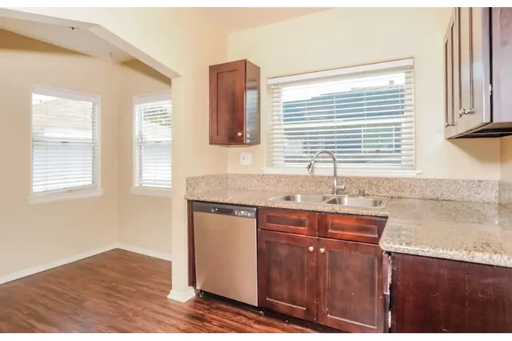 $2500 : Available House for rent in FL image 3