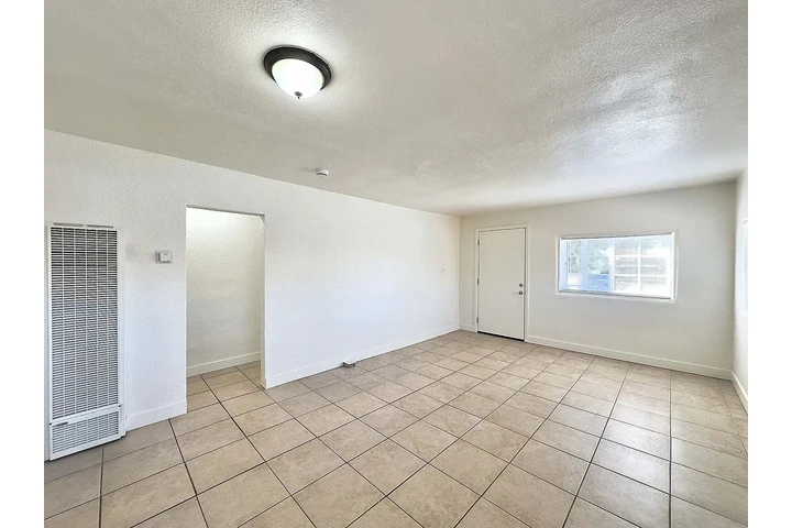 $980 : modern Cute 2 Bedroom image 2