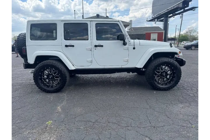 $16499 : 2013 Wrangler Unlimited Sahara image 9