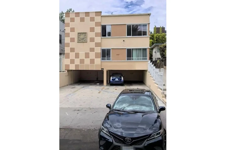 $2300 : 3Bed 2Bath Apt for rent in LA image 1