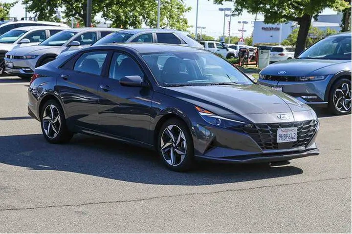 $19992 : Hyundai ELANTRA 2023 SEL 4dr image 6