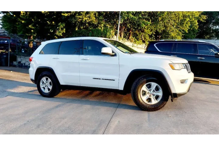 $10990 : 2017 Grand Cherokee Laredo image 6